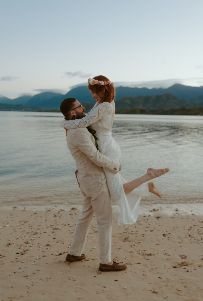 Hawaii elopement, eloping vs. traditional wedding 