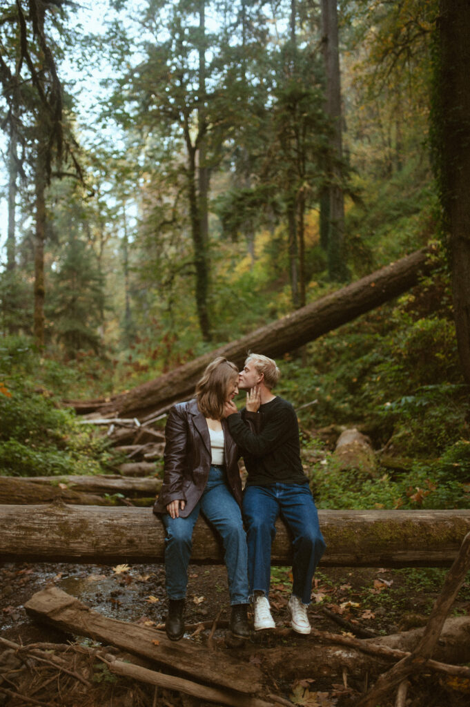 Oregon forest elopement, Oregon couple session in the forest 