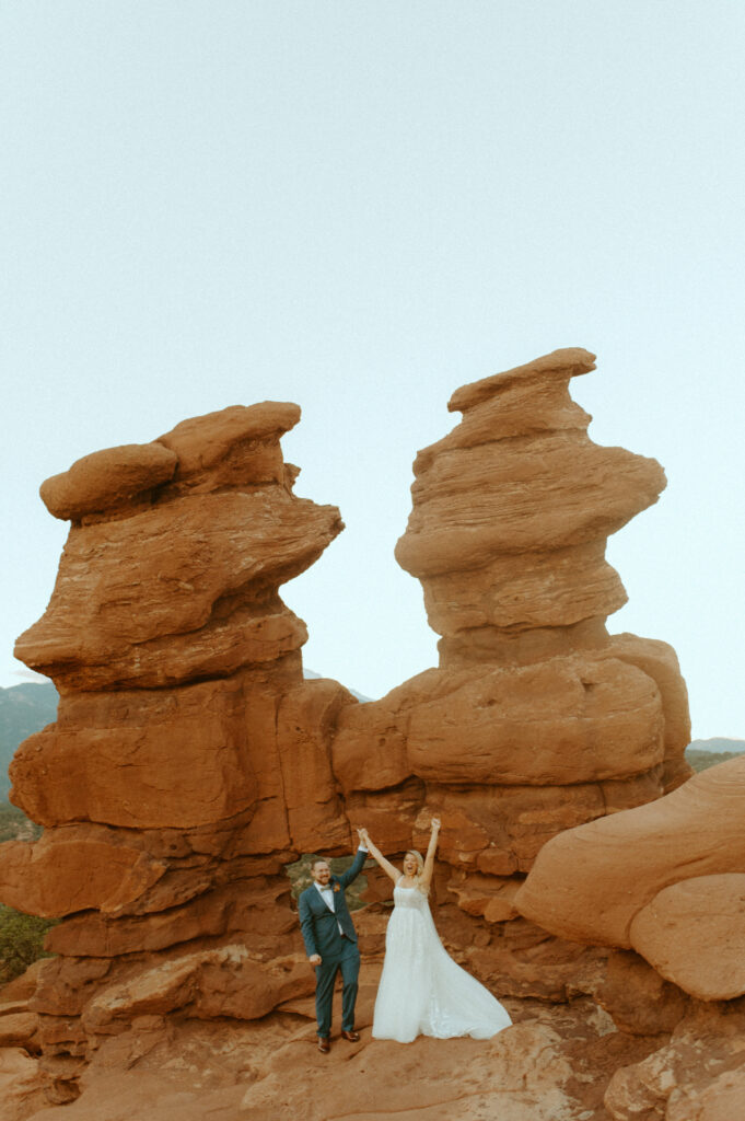 eloping couple in garden of the gods at siamese twins